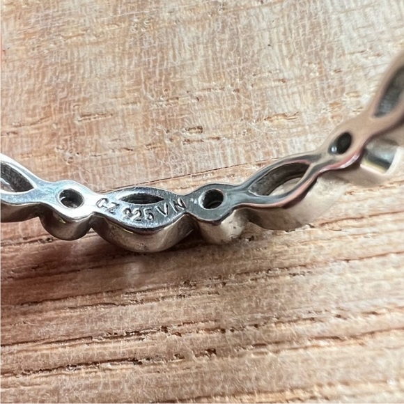 Kiera couture 925 Sterling silver band ring cubic zirconia stackable size 8 - Picture 5 of 7